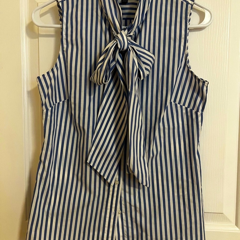Banana Republic Sleeveless Shirt